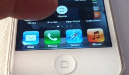 Mỹ: Chỉ có tật nguyền mới sử dụng phím Home ảo trên iPhone