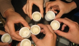 Đâm chết bạn vì đi ngủ mà không ra uống rượu tiếp