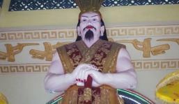 Tượng Vua Hùng 'da trắng, môi đỏ' gây tranh cãi: Cán bộ văn hóa tỉnh Gia Lai lên tiếng