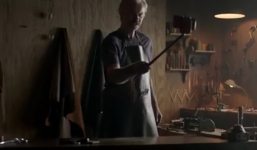 Chiếc gậy tự sướng 'sang chảnh' nhất quả đất