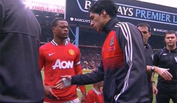Evra cam kết sẽ bắt tay Suarez ở chung kết Champions League
