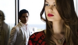 'Run rẩy' phát hiện ảnh nhạy cảm của vợ và nhân tình