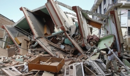 Video: Các tòa nhà lớn đổ sụp trong động đất ở Nepal