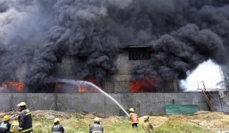Video: Lửa khói nghi ngút trong vụ cháy xưởng giày, 72 người chết