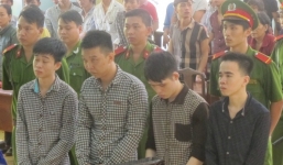 Bẻ đôi đũa đâm chết người ngay trong bàn nhậu vì mâu thuẫn nhỏ