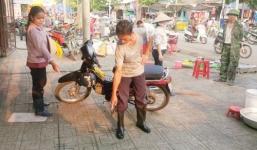 Tranh giành địa bàn người bán vé số đâm chết đồng nghiệp