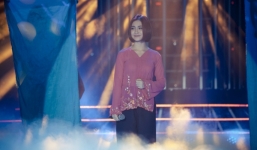 Hòa Minzy đứng hình khi Hoài Linh khuyên đổi nghệ danh