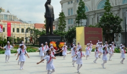 Khánh thành tượng đài Chủ tịch Hồ Chí Minh trước trụ sở UBND TP.HCM