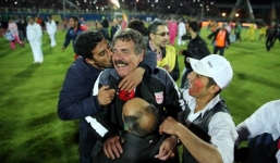 Chuyện lạ: CLB bóng đá Iran ăn mừng chức vô địch hụt