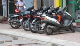 Nữ sinh nằm sõng soài trên vũng máu giữa đường