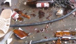 Xô xát, thanh niên dùng chai bia ném gãy năm chiếc răng của đối thủ