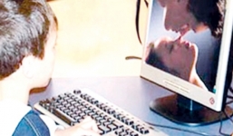 Con xem phim 'bẩn', bố mẹ nên khuyên gì?