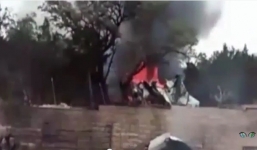 Video: Máy bay phát nổ khiến cả gia đình 4 người chết thảm
