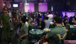 200 dân chơi chạy tán loạn khi cảnh sát ập vào quán bar