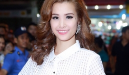 Đông Nhi thanh lịch và xinh đẹp, được các fan miền Tây vây kín