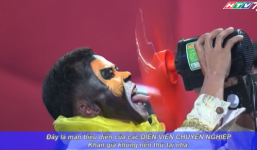 Người bí ẩn 2015: Sửng sốt với màn dùng lưỡi chặn cánh quạt đang quay