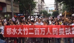 Biểu tình lớn tại Trung Quốc, hàng trăm người thương vong