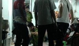 Phát hiện bạn chết bất thường đầu và nền nhà có nhiều máu