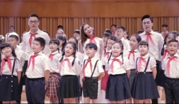 Video: 1.250 thiếu nhi hát 'Ai yêu Bác Hồ Chí Minh hơn thiếu niên nhi đồng'