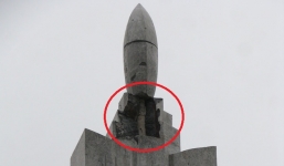 Chóp tượng đài 25 tỷ đồng bị sét đánh vỡ