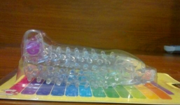 Ham cảm giác lạ, rước hoạ với “áo mưa” kỳ quái 