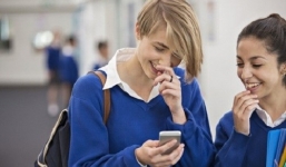 Trẻ học tốt hơn khi không đem điện thoại tới trường