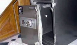 Thầy giáo trộm két sắt của trường