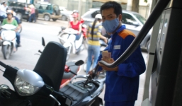 Giá xăng lại 'dọa' tăng