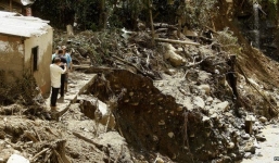 Bé 11 tháng tuổi sống sót sau thảm họa lở đất kinh hoàng tại Colombia