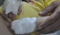 Người mẹ xả thân cứu con 7 tháng tuổi thoát tay kẻ cuồng tình 