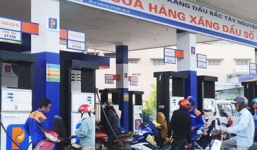 'Đề nghị công khai giá xăng từ nhập vào đến lỗ lãi'