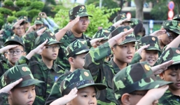 Bi hài chuyện cho con 'đi lính'