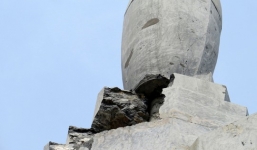 Chưa có cơ sở khẳng định tượng đài 25 tỷ vỡ chóp là do sét đánh