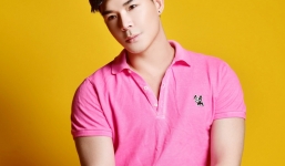 Nathan Lee đón hè với hàng hiệu rực rỡ sắc màu