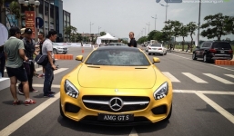 Màn tăng tốc 250km/h của siêu xe Mercedes GT S trên đường Hà Nội