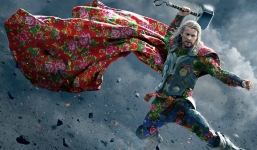 Khi các siêu anh hùng mặc áo chăn con công