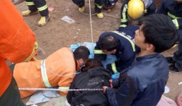 Đào bới hơn 10 giờ, giải cứu bé trai bị rơi xuống giếng sâu 30m