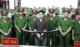 Hơn 100 người thân gia đình bị hại gây náo loạn phiên tòa