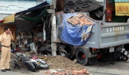 Vụ xe tải đâm vào nhà dân: Nạn nhân sống sót nghi chấn thương sọ não