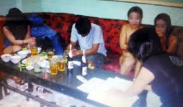 Vén màn bí mật cuộc sống khủng khiếp của nữ tiếp viên