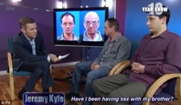 Cặp đôi đồng tính sắp kết hôn phát hiện họ là anh em ruột trên sóng truyền hình