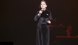 Danh ca Khánh Ly xúc động nghẹn ngào trong Live Concert 'Gọi tên bốn mùa'