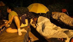 Phụ huynh xếp hàng suốt 5 ngày 5 đêm để xin cho con vào mẫu giáo