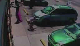 Dân anh chị đọ súng giữa phố, người đi đường hoảng loạn