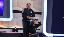 Người bí ẩn tập 11: Rợn người với màn đập đá trên đầu