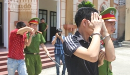 Bé gái 12 tuổi tự nguyện “yêu” đẩy hai nam thanh niên vào tù