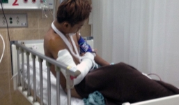 Thanh niên bị 10 giang hồ chém gục giữa đường