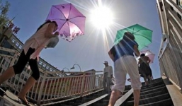 Nắng nóng gay gắt, miền Trung có nơi đến 40 độ C