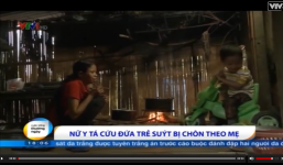Video: Nữ y tá bất chấp nguy hiểm cứu em bé suýt bị chôn sống theo mẹ