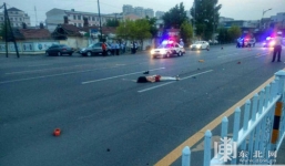 Bán khỏa thân đứng giữa đường cãi nhau, cặp tình nhân bị xe đâm tử vong